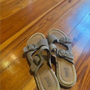 Born women’s leather sandals